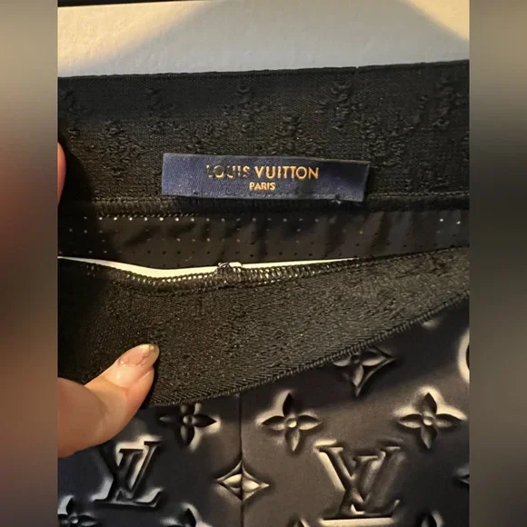 Authentic Louis Vuitton Black and Grey Monogram Leggings Rare Runway Size Medium - Picture 5 of 5